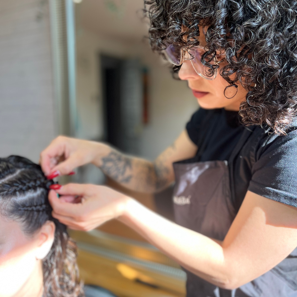 "Peinado Rizondulado" Lavado +Tratamiento profundo+ trenza o tomado a elección+ Definición rizo a rizo y Asesoría (VALOR RESERVA)