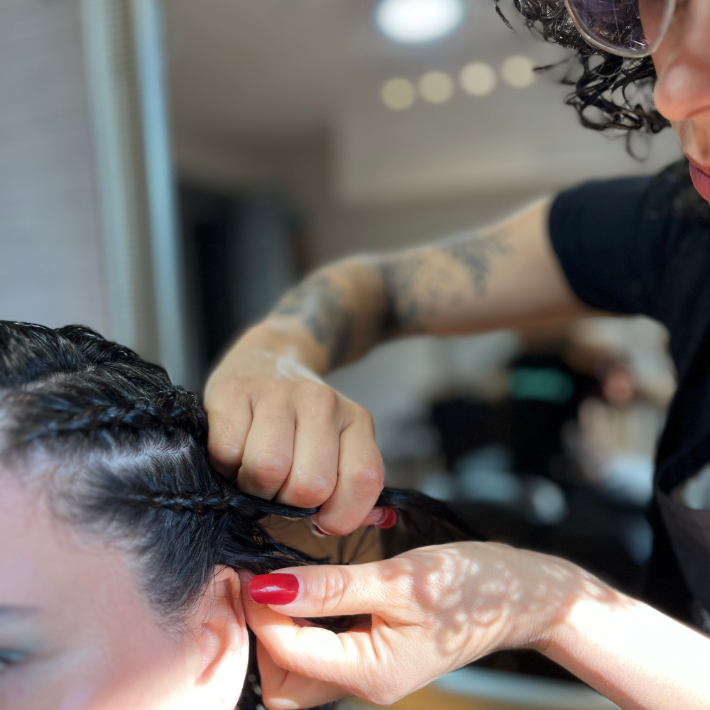 "Peinado Rizondulado" Lavado +Tratamiento profundo+ trenza o tomado a elección+ Definición rizo a rizo y Asesoría (VALOR RESERVA)