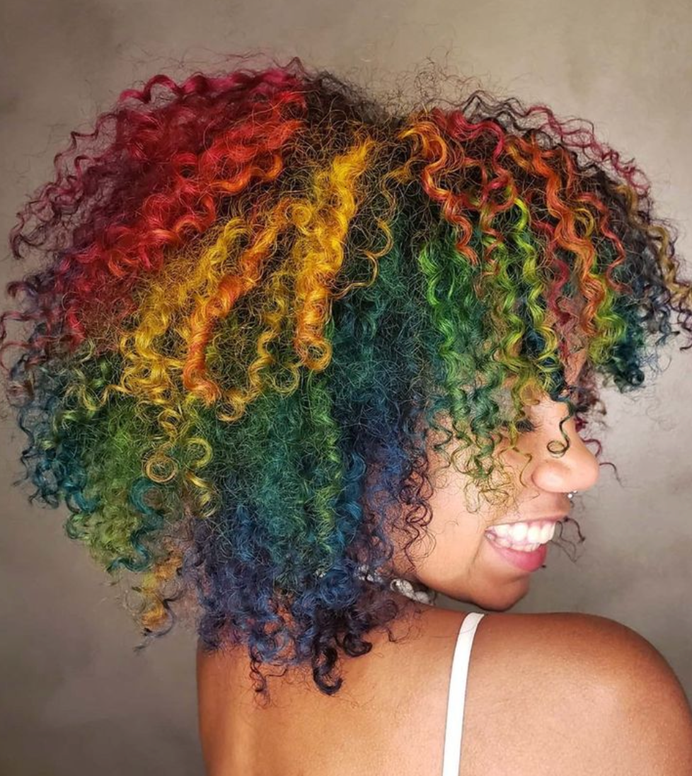 "Bloque Fantasía": Bloque de color fantasía con decoloración+ Coloración+ Lavado + Tratamiento profundo + Definición y Asesoría (VALOR RESERVA)