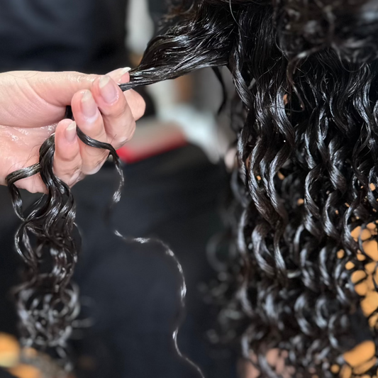 "Rizondulada deslumbrante" Lavado + Tratamiento profundo + Vaporozono + Definición rizo a rizo y Asesoría (VALOR RESERVA)