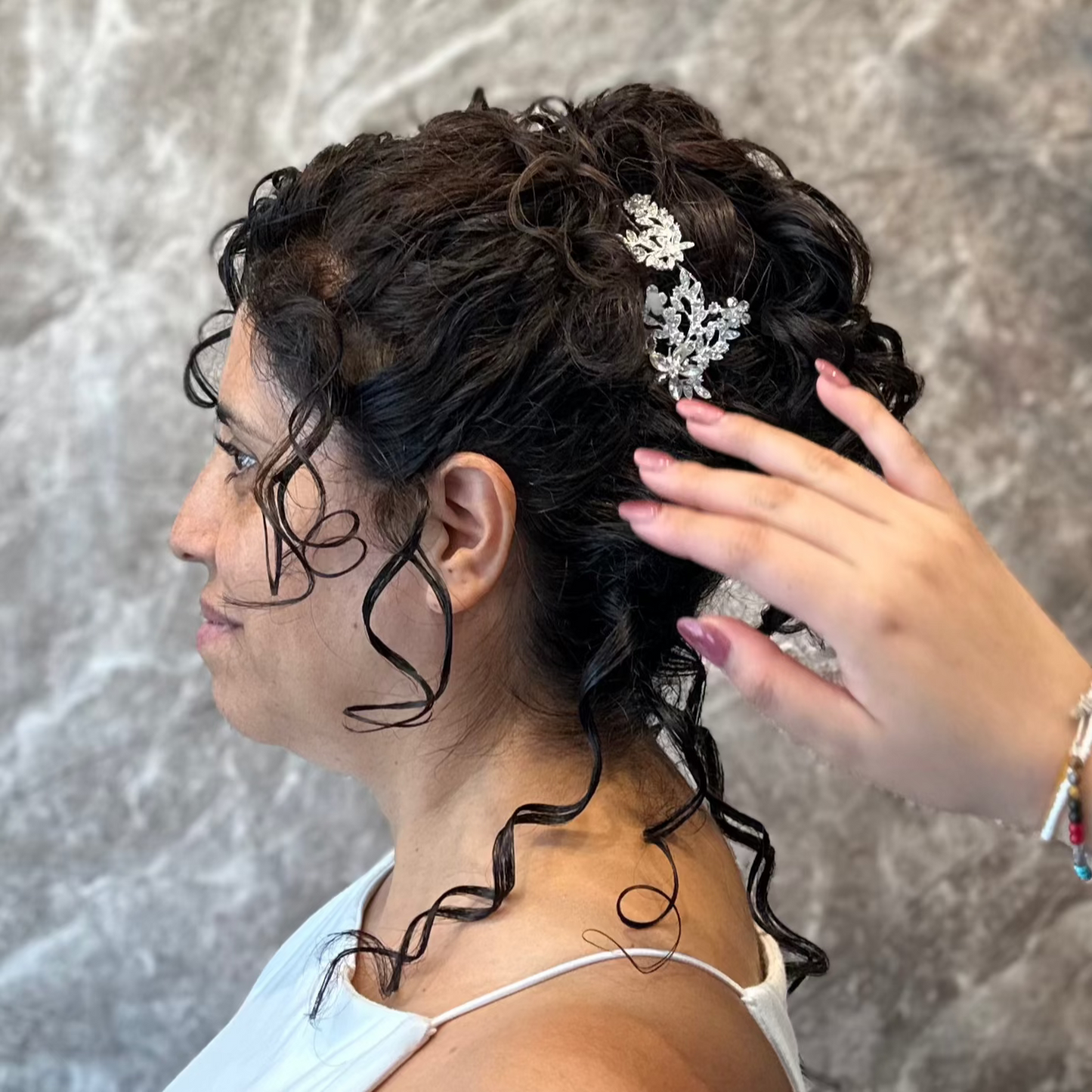 "Peinado Novia 👰 Rizondulada" Prueba de peinado+ Peinado "trenzado o tomado" + Lavado +Tratamiento profundo+ Accesorio de regalo+ Definición rizo a rizo y Asesoría (VALOR RESERVA)