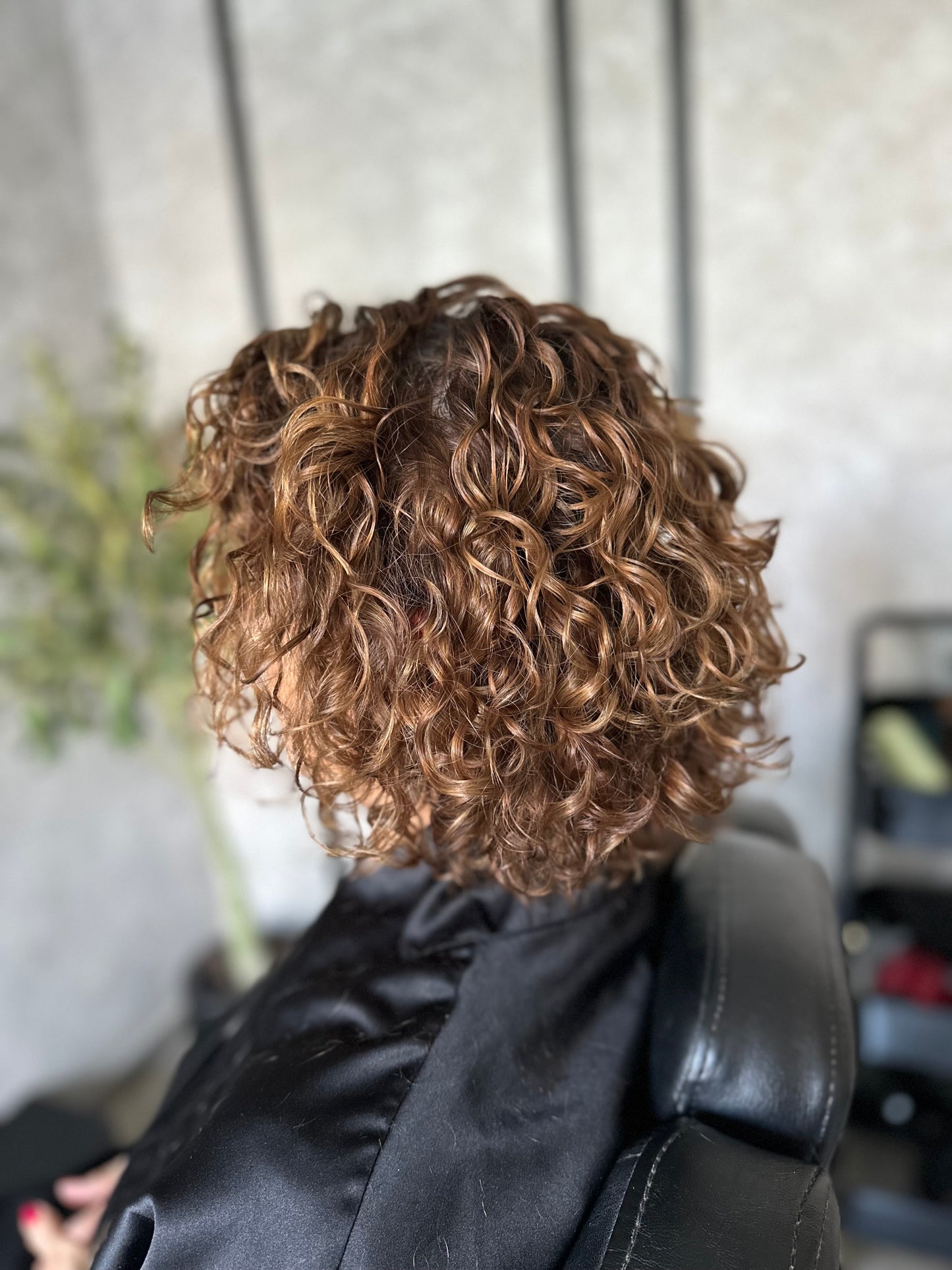 "Iluminación Vibrante by Caro" Mechas babylight o balayage con decoloración + Coloración + Lavado + Tratamiento profundo + Definición + Asesoría personalizada (VALOR RESERVA)
