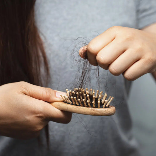 ¿Por qué se produce la caída del cabello y como prevenirla?